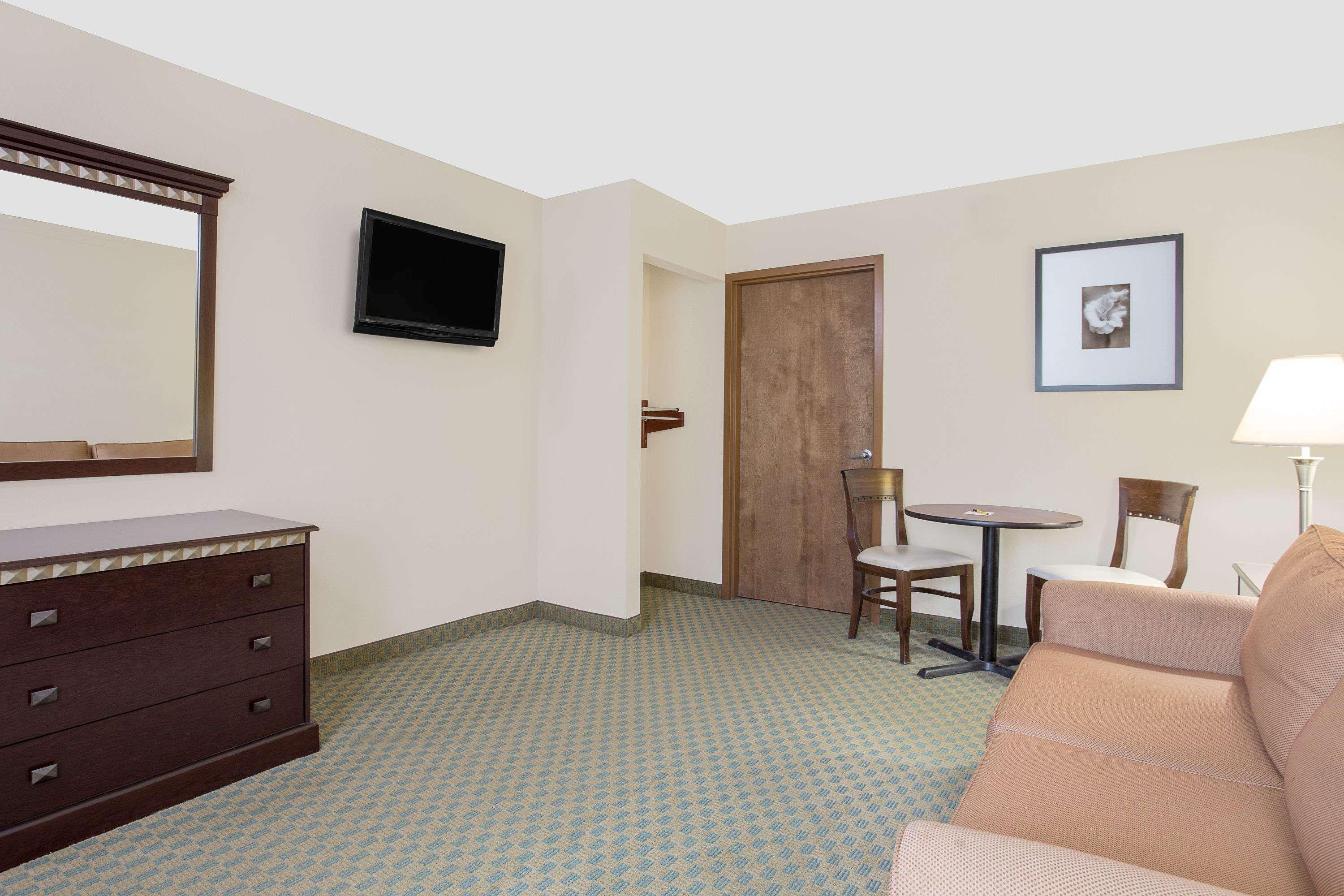 Super 8 By Wyndham Danville Exterior photo