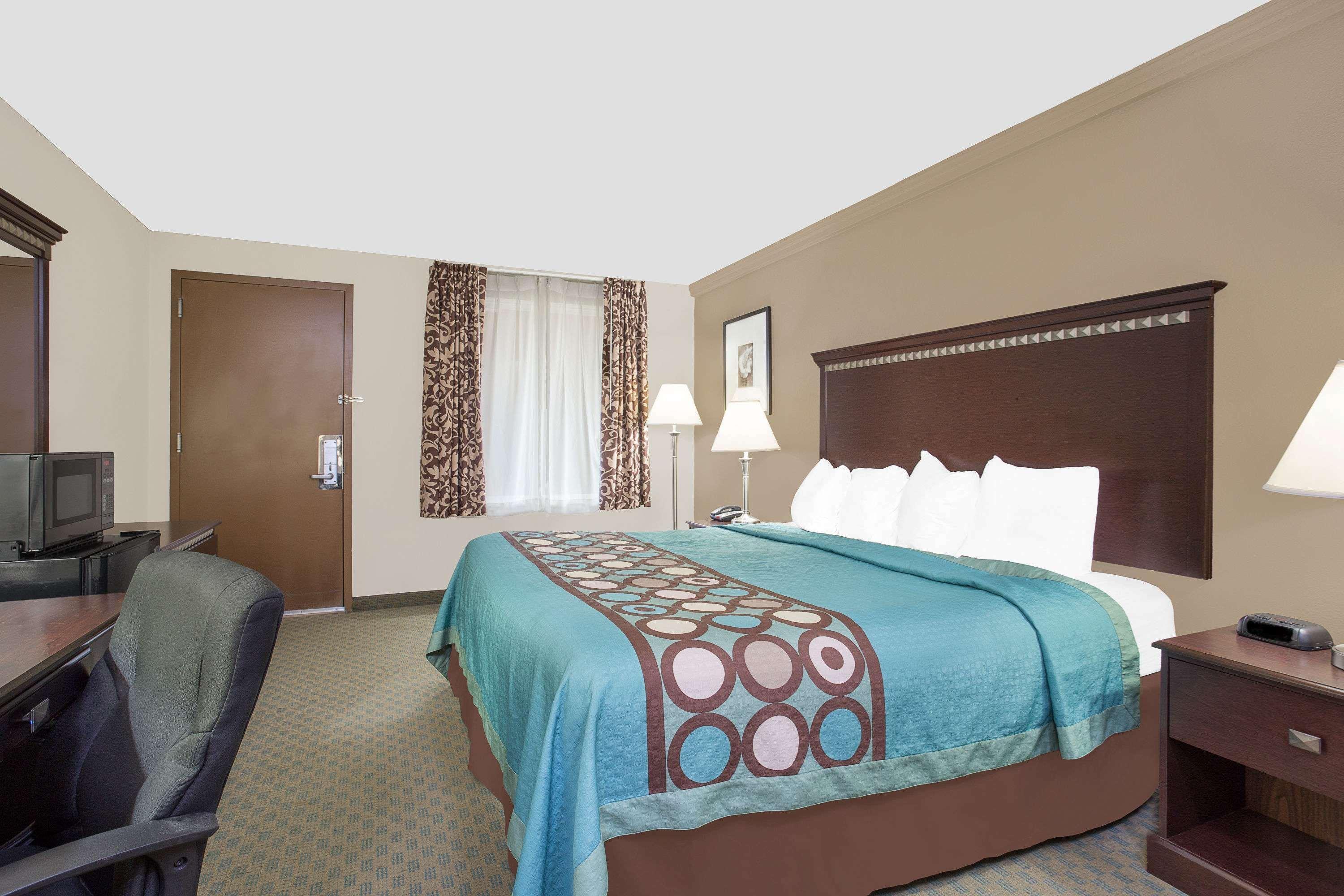 Super 8 By Wyndham Danville Exterior photo