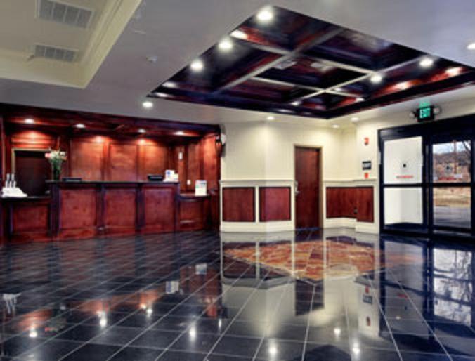 Super 8 By Wyndham Danville Interior photo
